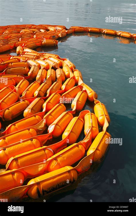 Oil spill containment boom Stock Photo: 43227191 - Alamy