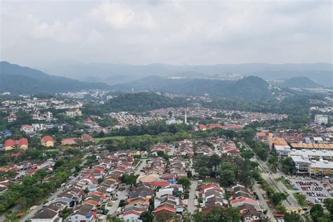 being a bird flying above Taman Melawati : r/malaysia