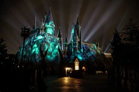 The Nighttime Lights at Hogwarts Castle at Universal Islands of ...