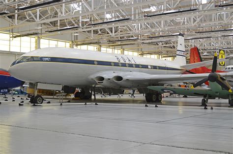 The De Havilland Comet: A Pioneer with a Fatal Flaw - AeroXplorer.com