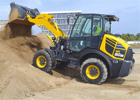 KOMATSU LAUNCHES NEW COMPACT WHEEL LOADER PITCHED AT FARM, WASTE & MID ...