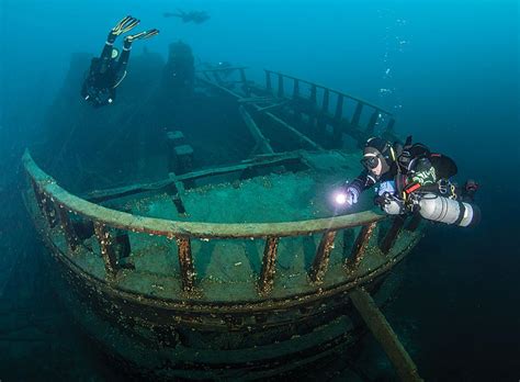 Wreck Diving in Tobermory, Canada - Fathom Five National Marine Park ...