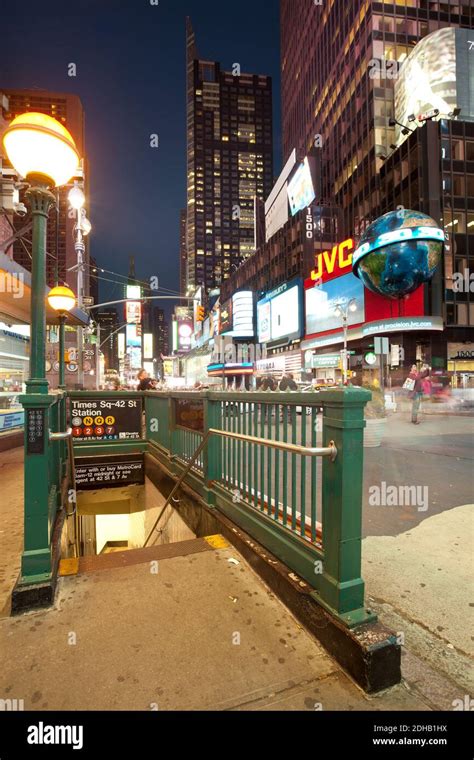 42 street hi-res stock photography and images - Alamy