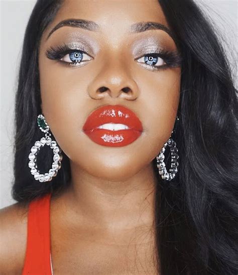 17 Stunning Pics That Prove Red Lipstick Was Made For Big Lips