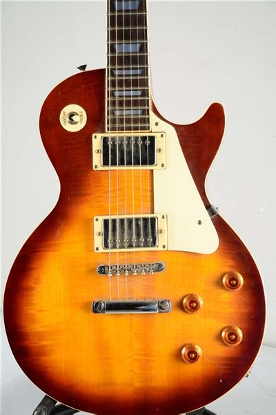 Lot Detail - EPIPHONE GIBSON LES PAUL ELECTRIC GUITAR.