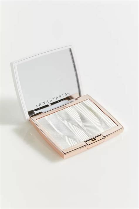 Anastasia Beverly Hills Highlighter | Urban Outfitters