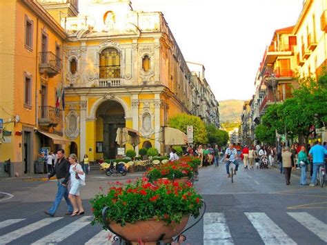 Inside tips for un unforgettable shopping experience in Sorrento