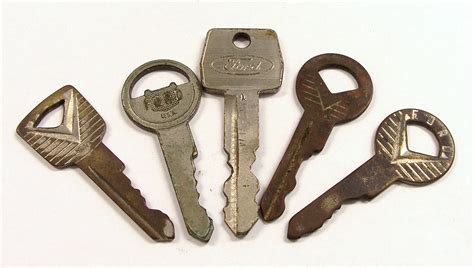 VINTAGE Car Keys FORD Auto Steampunk DeStash Treasures G106