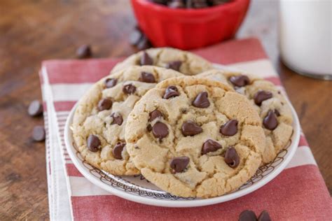 Nestlé Toll House Cookie Recipe {BEST-LOVED Cookie} | Lil'Luna