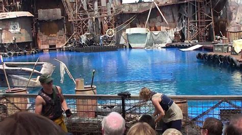 Universal Studios Hollywood - Waterworld : Behind the Scenes - YouTube