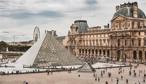 Louvre Museum Paris: Best tips for visiting & tickets (Guide 2023)