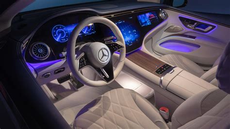 2022 Mercedes-Benz EQS electric sedan looks stunning under studio ...