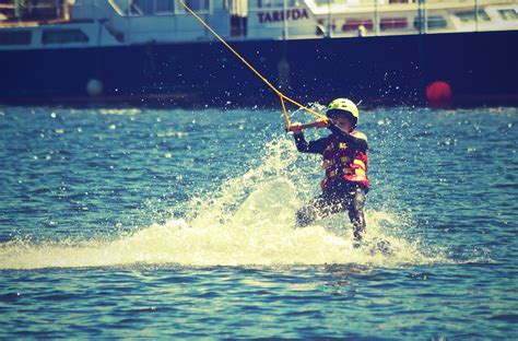 4 Safety Measures for When You Have Kids on Board - Pontoon Helper