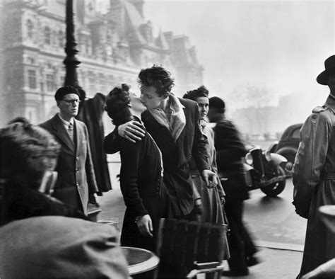 The Kiss by the Hôtel de Ville by Robert Doisneau — about photography