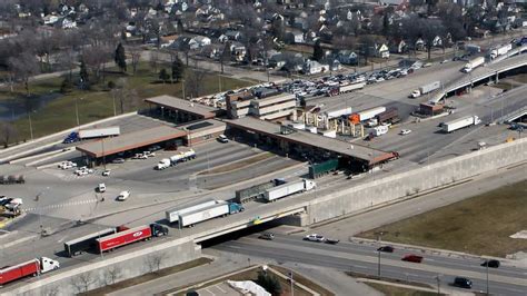 US-Canada trucker border crossings plunge - FreightWaves