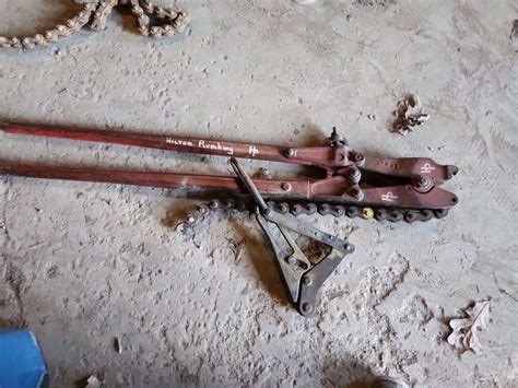 Chain pipe cutter - Aumann Auctions, Inc.