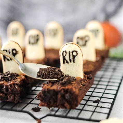 Graveyard Halloween Brownies - Dish 'n' the Kitchen