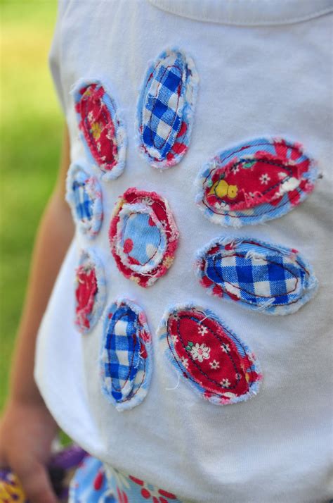 Aesthetic Nest: Sewing: Frayed Flower Applique T-Shirt (Tutorial)