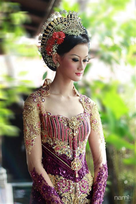 Kebaya, Traditional javanese clothes by nandamegumi on DeviantArt