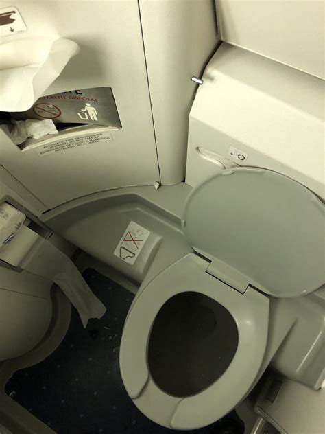 Airplane Bathroom Toilet – RandumbPhoto.com