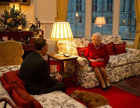 Inside the Queen's sitting room in Windsor Castle - Uju Ayalogu's Blog ...