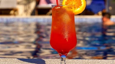 Drinks for your vacations: The 10 coolest drinks to enjoy at the beach.