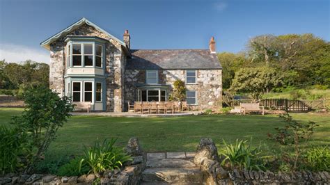 The exterior of Mottistone Manor Farmhouse, Isle of Wight © National ...