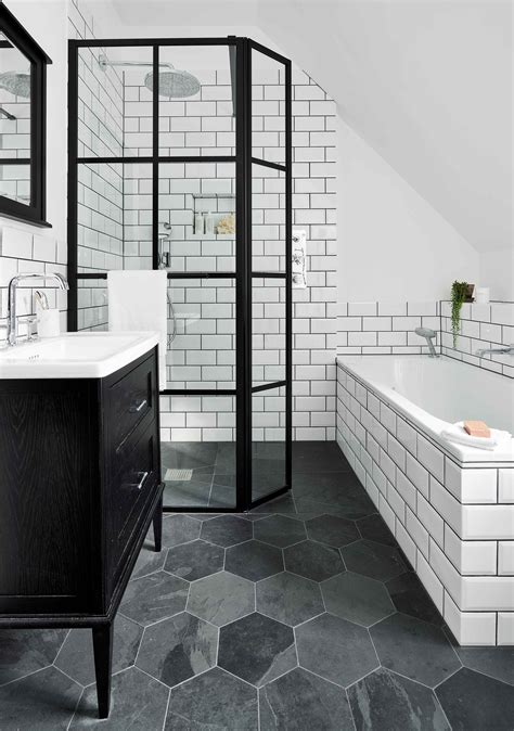 Bathroom Design: Black and White Family Bathroom