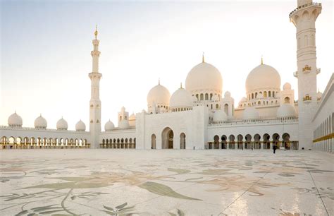 The most beautiful Mosques in the UAE that are open to non-Muslims ...