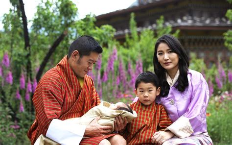 King and Queen of Bhutan introduce newborn son in sweet family ...