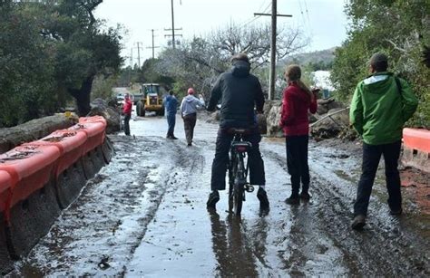 Rescuers search for victims as California mudslide toll hits 17 ...