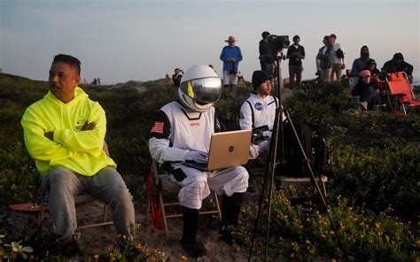 SpaceX loses Starship rocket after reaching space for first time