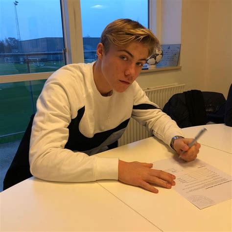 10 Fakta Rasmus Hojlund, Striker Baru Atalanta asal Denmark