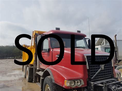 2006 VOLVO DUMP TRUCK - SOLD - Oxford Mobile Fleet Service Inc.