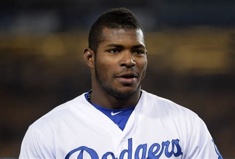 Dodgers News: Dave Roberts Eager To Meet With Yasiel Puig