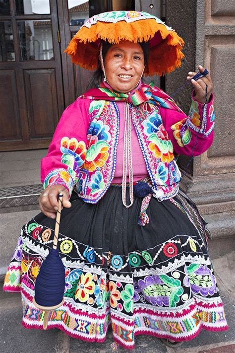 Pin by Jarmila-Jaruš on Kroje národov/ Folk | Peruvian clothing ...