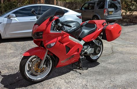 Well Modded – 1998 Honda VFR800 | Bike-urious