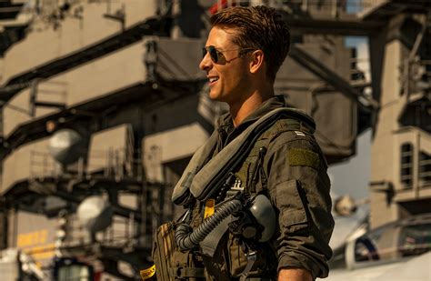 Top Gun: Maverick Cast - Glen Powell as Jake "Hangman" Seresin - Vague ...