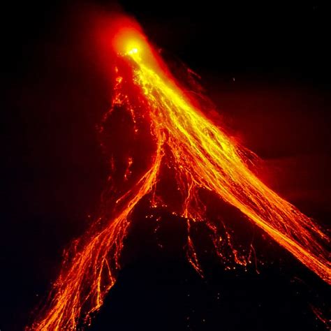 Mayon Volcano: 2 quakes, 299 rockfalls and 7 'dome collapses' recorded ...