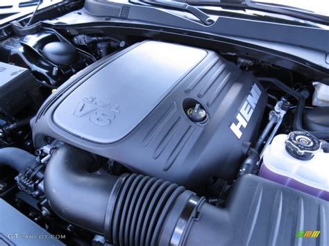 2013 Chrysler 300 C 5.7 liter HEMI OHV 16-Valve VVT V8 Engine Photo ...