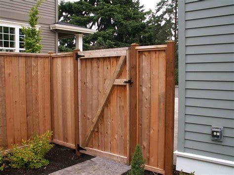 Side Yard Fence Gate | Wood fence gates, Fence gate design, Wood fence ...