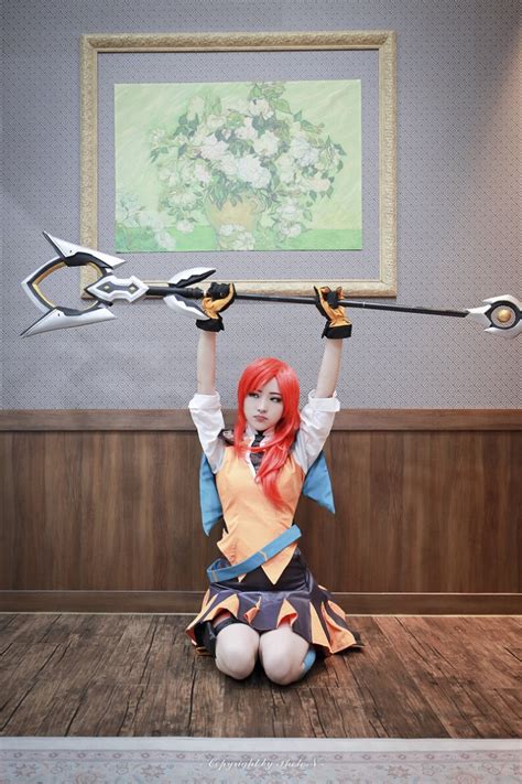 LMHT cosplay: Mê mẩn với vẻ ngọt ngào của Lux Học Viện Anh Hùng