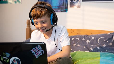 How to Ensure Your Children Stay Safe While Playing Online Games | NSPCC