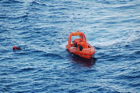 How to Handle Man Overboard Accidents While Working Offshore