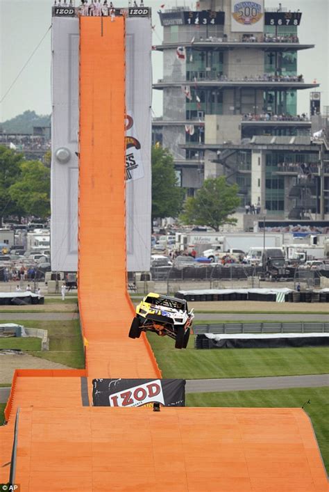 Hot Wheels stunt driver breaks world record ramp-to-ramp jump | Daily ...