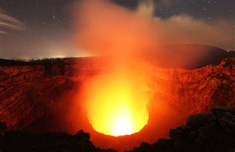 How to see liquid lava lake of the Masaya Volcano in Managua