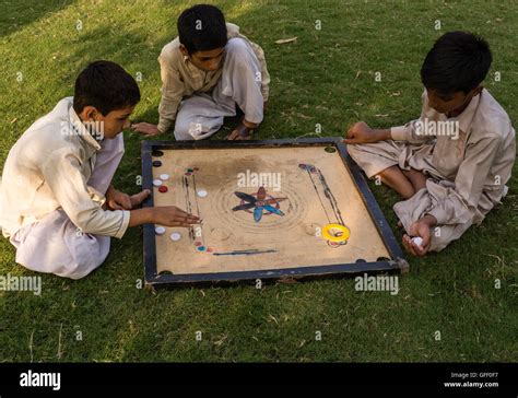 Carrom Board Rotating Stand