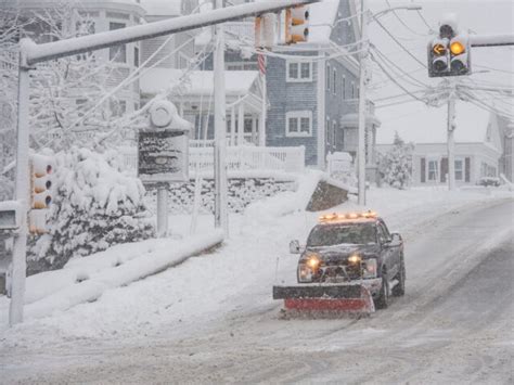 VIDEO: Winter Storm Hitting New England Leaves 17K Without Power