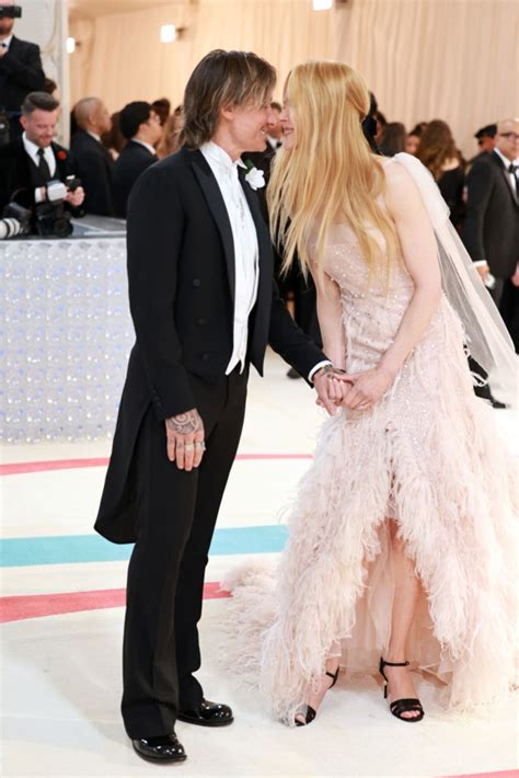 Nicole Kidman And Keith Urban Cuddle Up On 2023 Met Gala Red Carpet