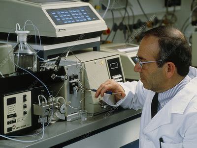 Chemist & liquid chromatography equipment - Stock Image - T875/0664 ...